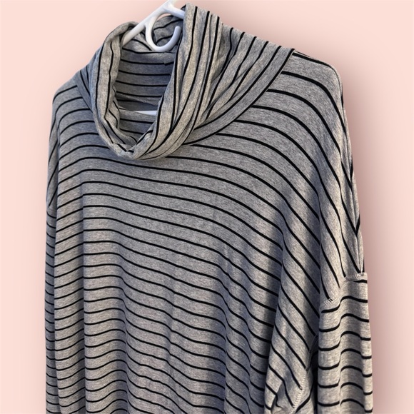 Liz Claiborne Long Sleeve Pullover Turtleneck Top - Picture 4 of 9